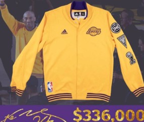 科比退役战热身服 被拍出33.6万美元的价格