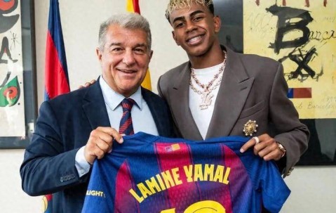 16岁！亚马尔成巴萨新10号，续约至2031年，他想走出自己的路