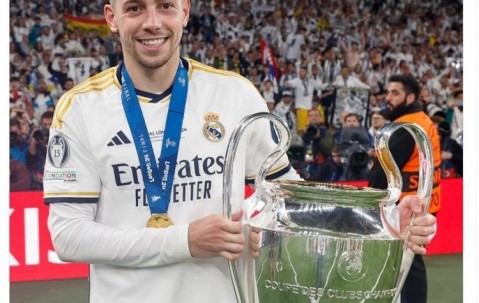 皇马官方祝巴尔韦德27岁生日快乐，加盟至今出战323场斩获14冠