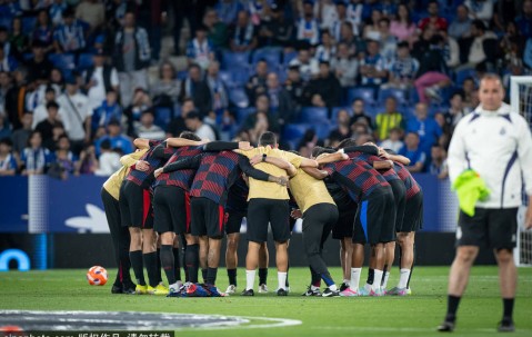 梦四启航！弗里克巴萨首赛季战绩彪炳 夺三冠+四杀皇马