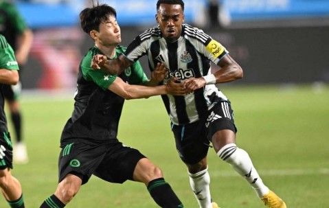 纽卡斯尔热身赛不敌韩国球队，威洛克重伤离场雪上加霜