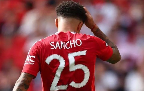 曼联恐解约桑乔任其自由离队！他拒绝降薪转会，阿莫林不想更衣室有毒瘤