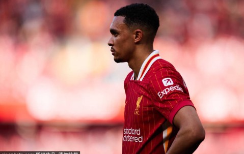 泪别安菲尔德！阿诺德皇马前夜，利物浦用冠军游行上演“完美告别”！