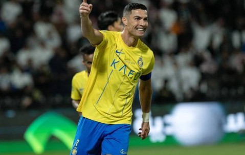 40岁C罗狂揽25球蝉联金靴！0元转会费引世俱杯豪强哄抢，下一站剑指第六座世俱杯？